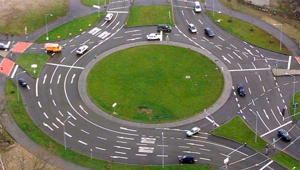 Как правильно проезжать круговое движение